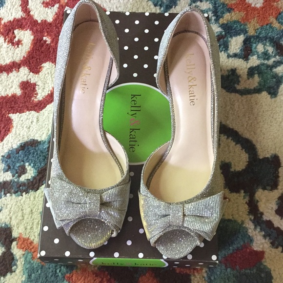 Kelly & Kate gold/silver glitter shoes - Picture 2 of 3